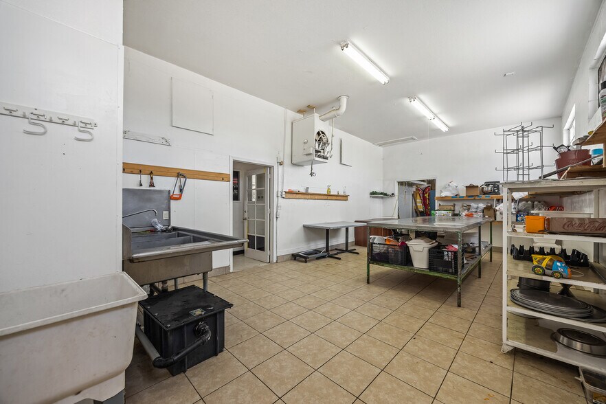 More Photos Of 33027 Road 159, Ivanhoe General Retail For Sale