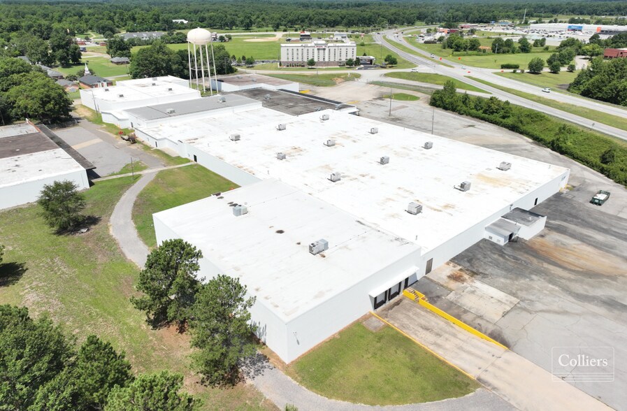 More Photos Of 231 E 13th St, Waynesboro Distribution For Sale