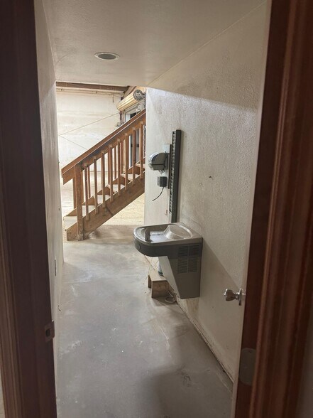 More Photos Of 4006 W Crest Ave, Tampa Industrial For Lease