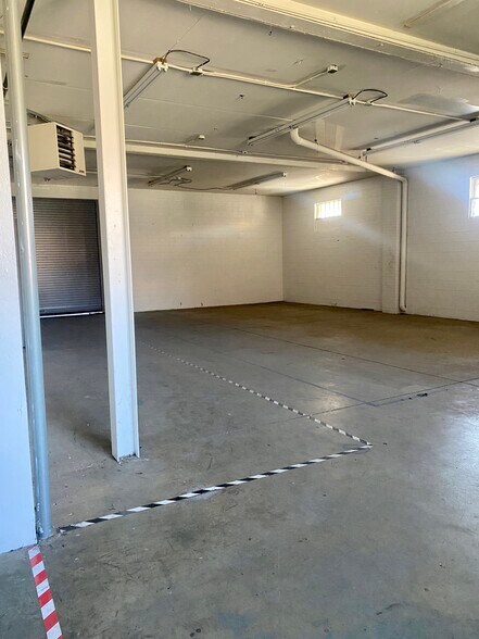 More Photos Of 31 DiCarolis Ct, Hackensack Warehouse For Lease