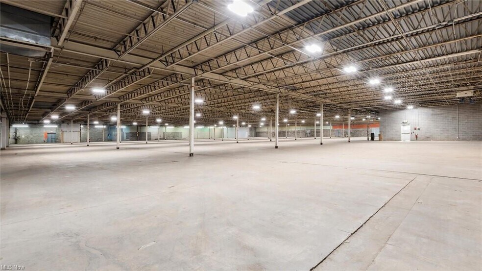 More Photos Of 2411 E Wheeling Ave, Cambridge Warehouse For Lease