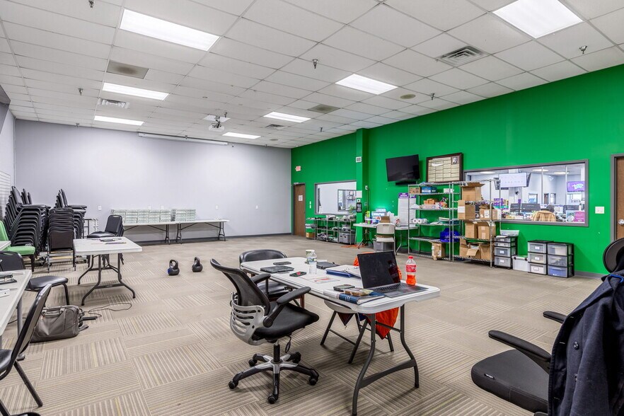 More Photos Of 4631 N Saint Peters Parkway, Saint Charles Flex For Sale