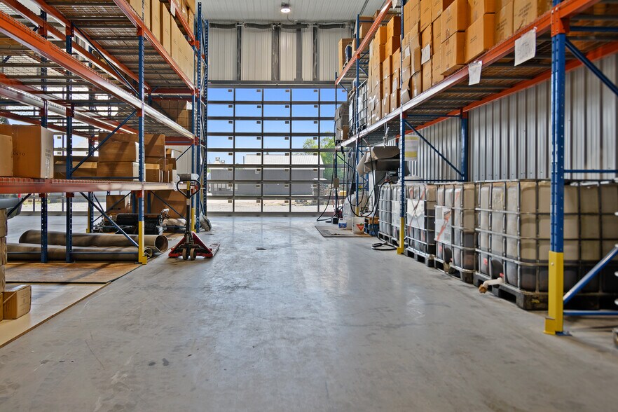 More Photos Of 1670 Rte 117, Val-david Showroom For Lease