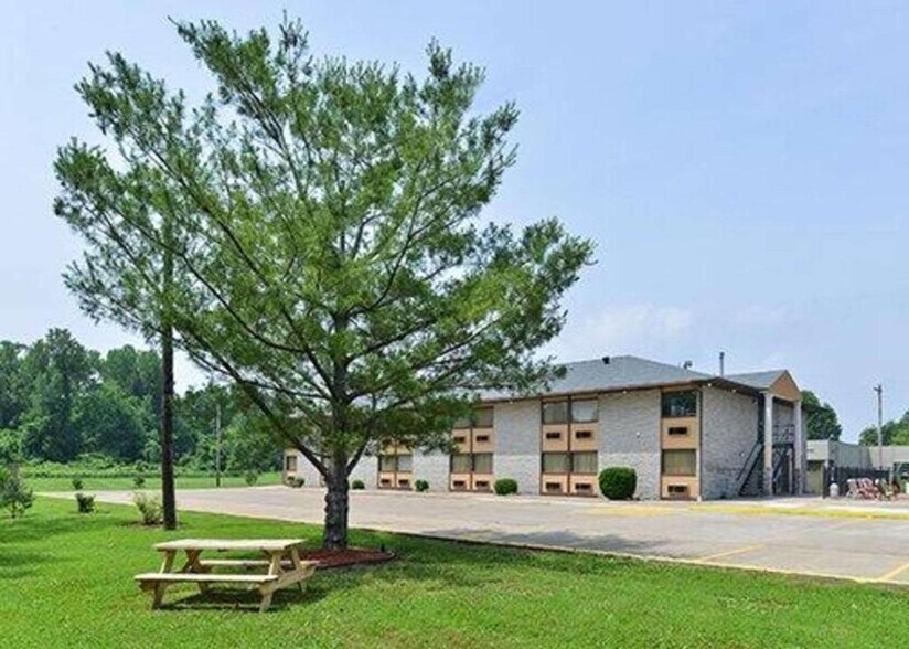 More Photos Of 13201 Kessler Rd, Cairo Hotel For Sale