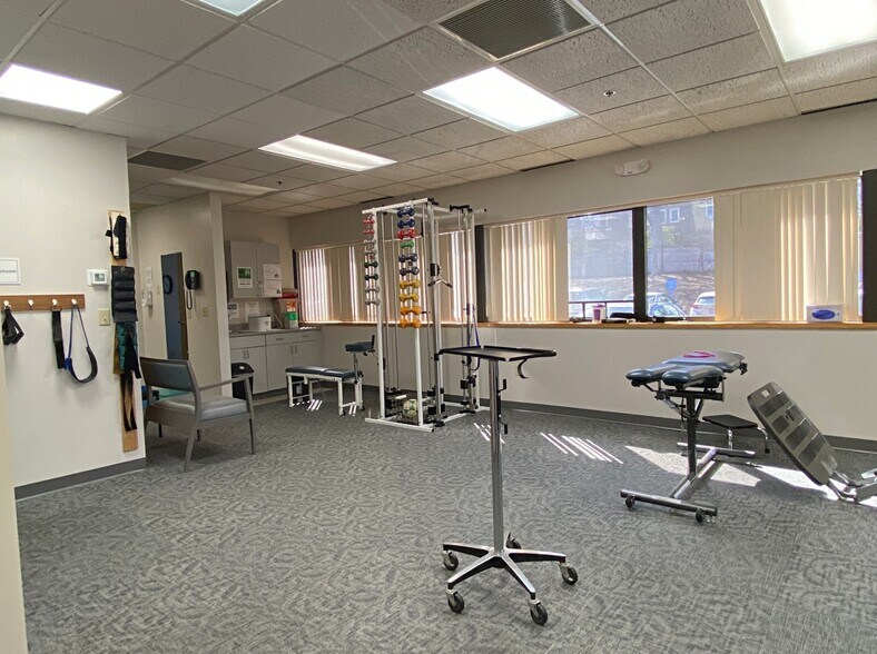 More Photos Of 20 Pondmeadow Dr, Reading Medical For Sale