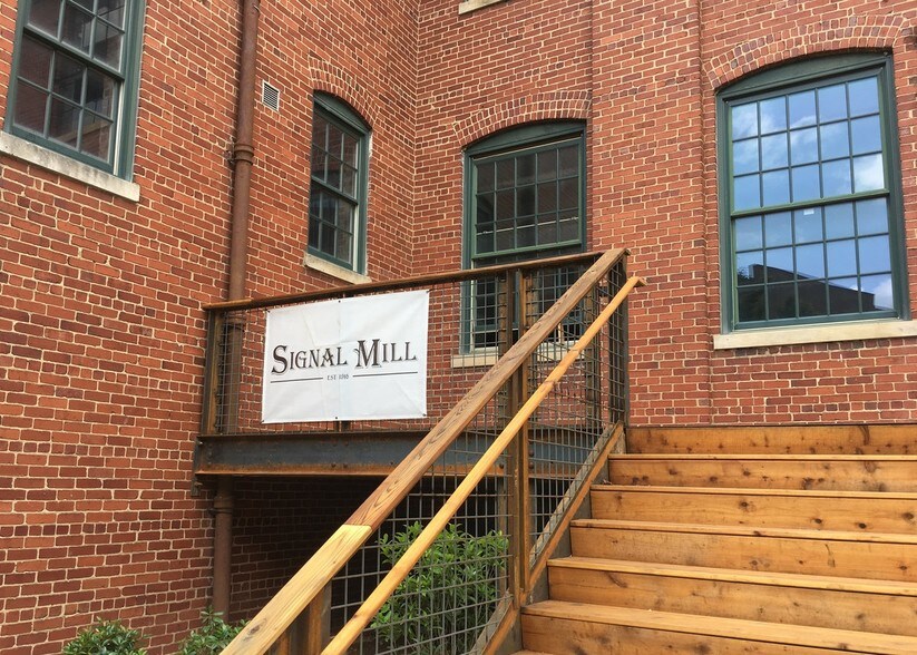 More Photos Of 205 Manufacturers Rd, Chattanooga General Retail For Lease