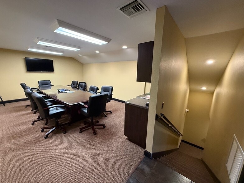 Primary Photo Of 5115 S Lakeland Dr, Lakeland Office For Sale