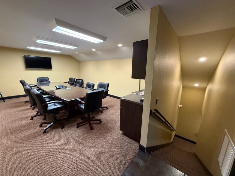 More Photos Of 5115 S Lakeland Dr, Lakeland Office For Sale