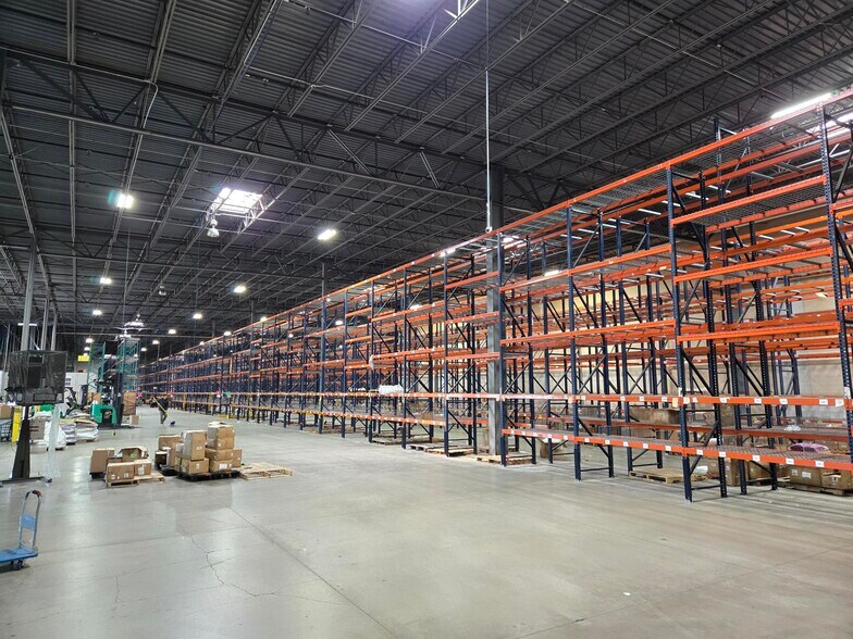 More Photos Of 2300 Grand Avenue Pky, Austin Distribution For Lease