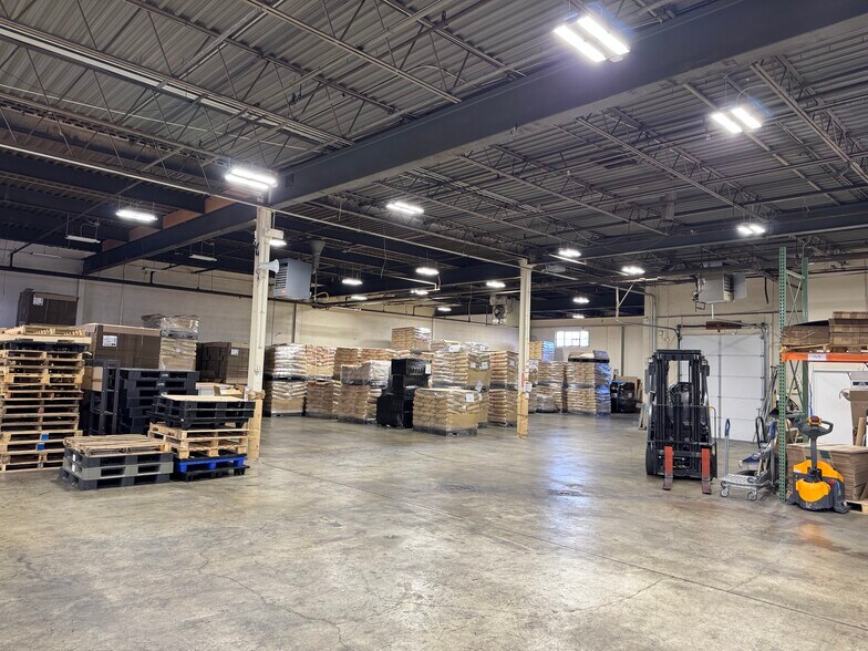 More Photos Of 150 Commerce Rd, Carlstadt Warehouse For Lease