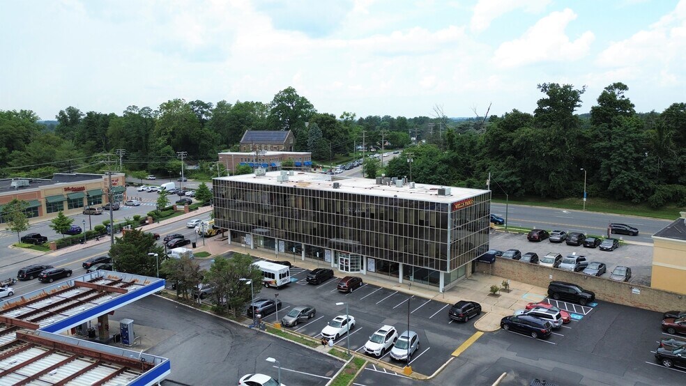 More Photos Of 1515 Reisterstown Rd, Pikesville Office For Lease