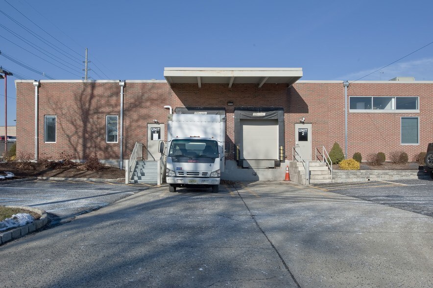 More Photos Of 10 Fadem Rd, Springfield Warehouse For Lease