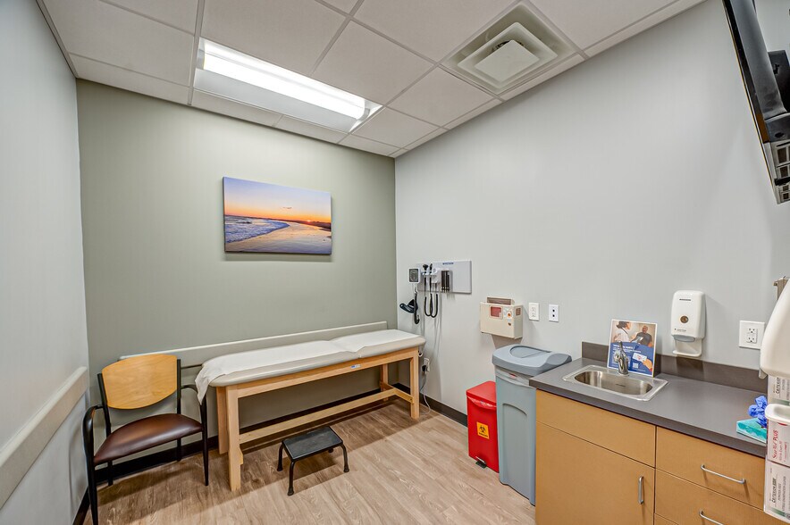 More Photos Of 24 Railroad Ave, Patchogue Office For Sale