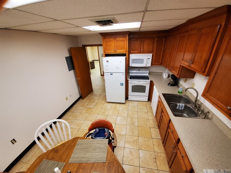 More Photos Of 227 28th St, Newport News Storefront Retail Office For Lease