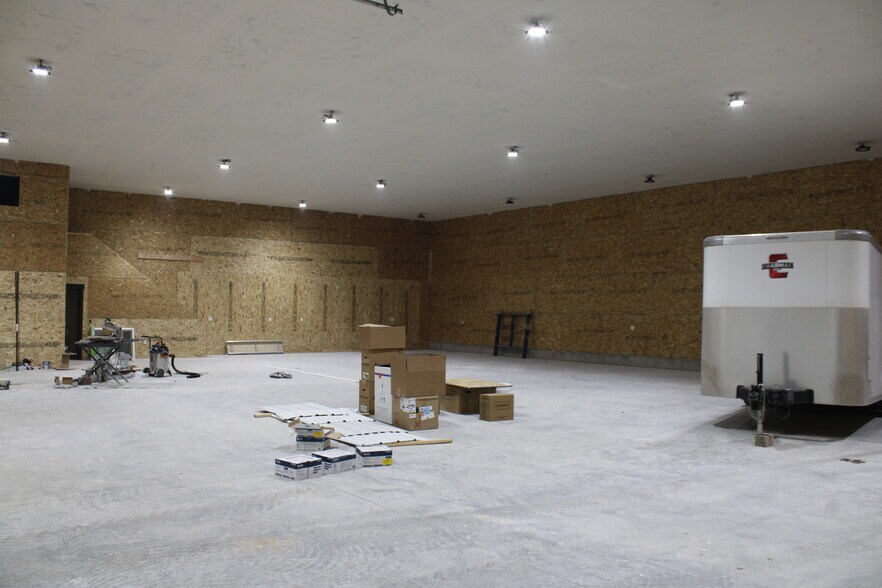 More Photos Of 61 W 465 N, Blackfoot Light Manufacturing For Lease