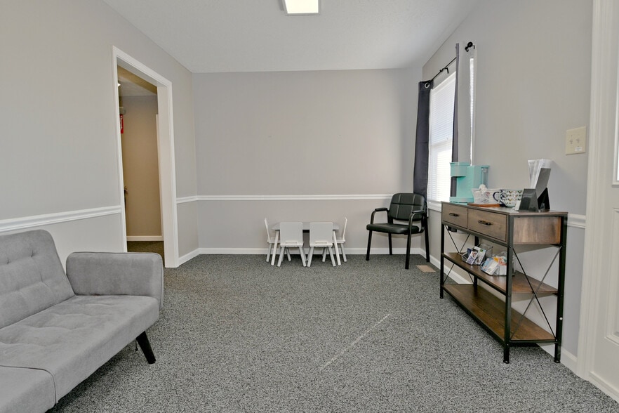 More Photos Of 1030 E Morgan St, Martinsville Office For Sale