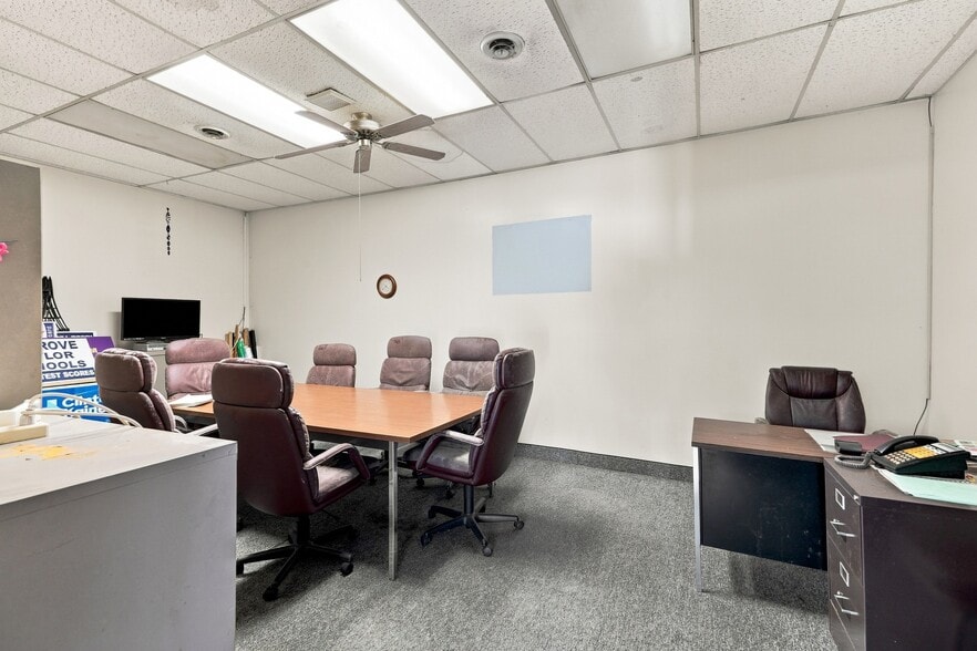 More Photos Of 12305 Beech Daly Rd, Taylor Flex For Lease
