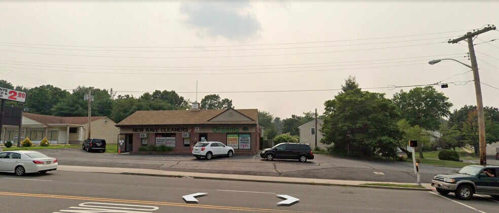 More Photos Of 112 Ryders Ln, Milltown Freestanding For Lease