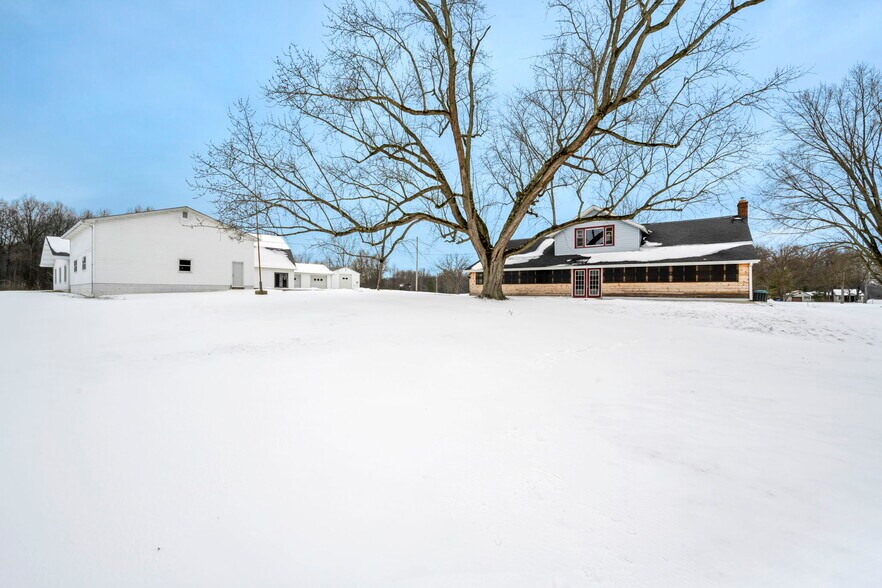 More Photos Of 4085 Herner County Line Rd, Southington Showroom For Sale
