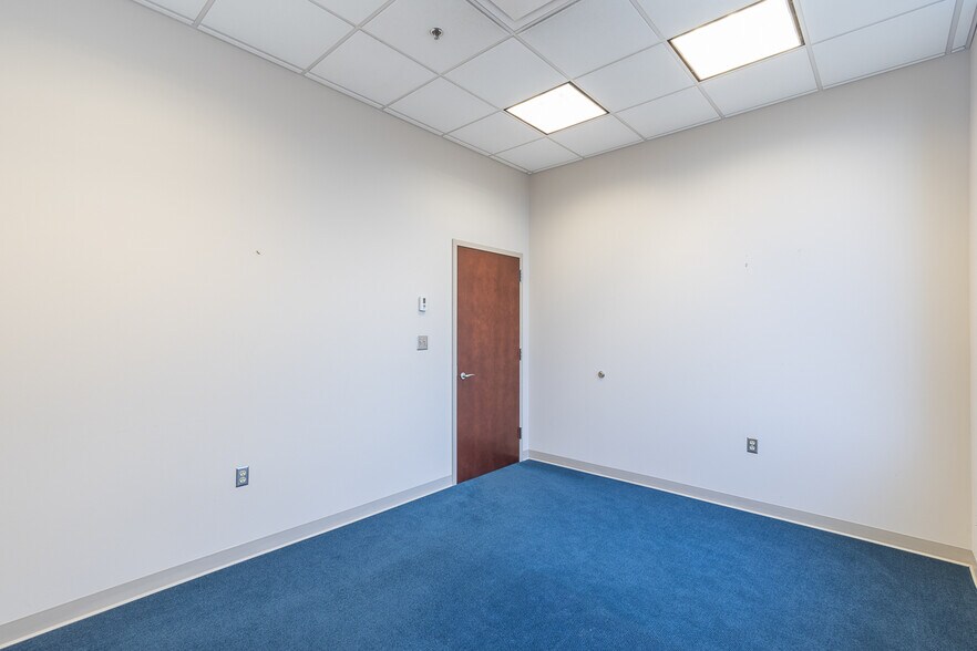 More Photos Of 129 N Main St, Anderson Office For Lease