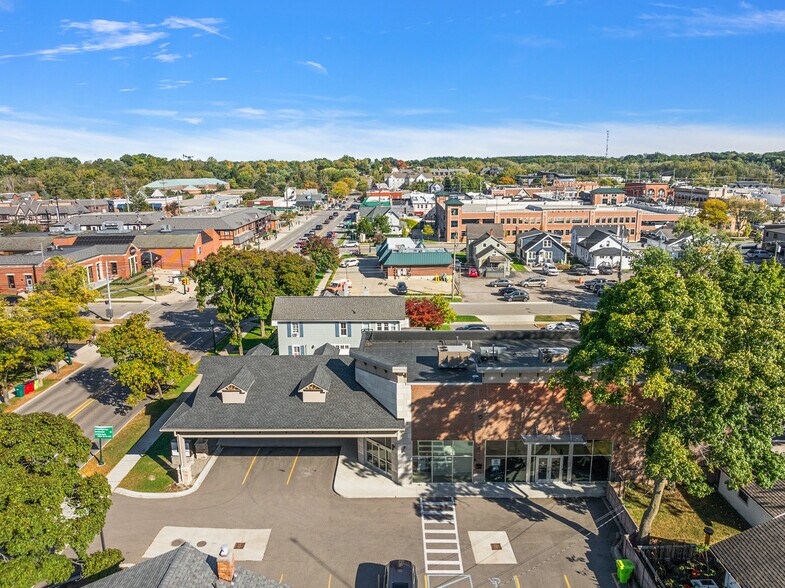 More Photos Of 311 W University Dr, Rochester Freestanding For Lease