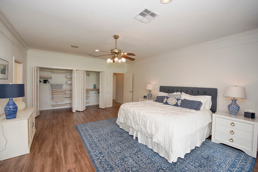 More Photos Of 3821 Nasa Pky, El Lago Lodge Meeting Hall For Sale