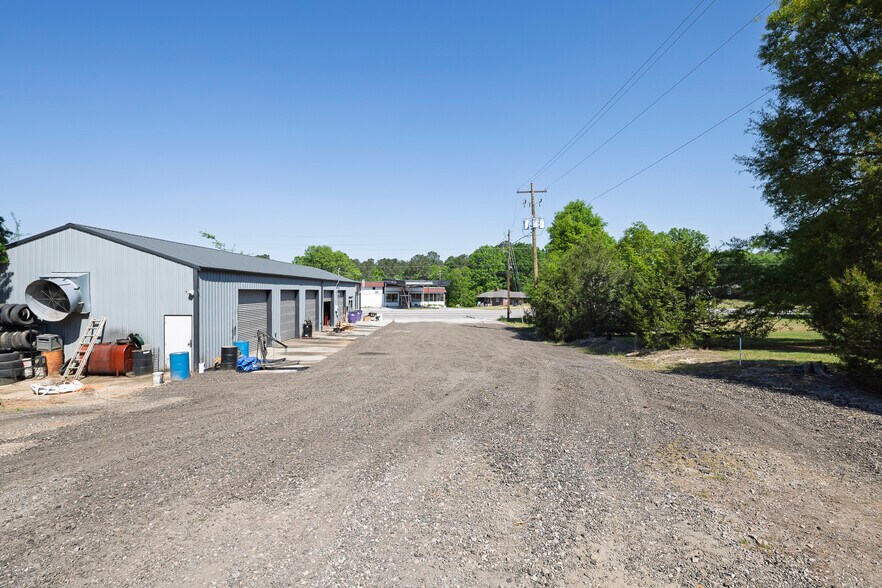 More Photos Of 508 Travis Ave, Saluda Auto Repair For Sale
