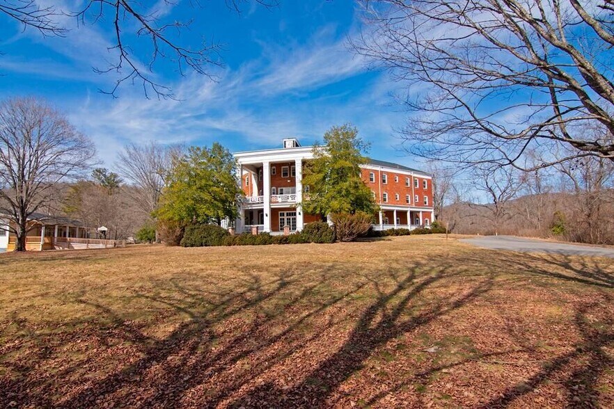 More Photos Of 158 Academy Lane Dr, Pence Springs Hotel For Sale