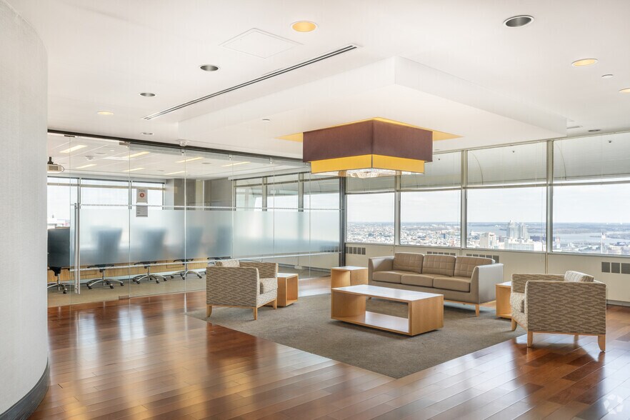 More Photos Of 1650 Arch St, Philadelphia Office For Sale