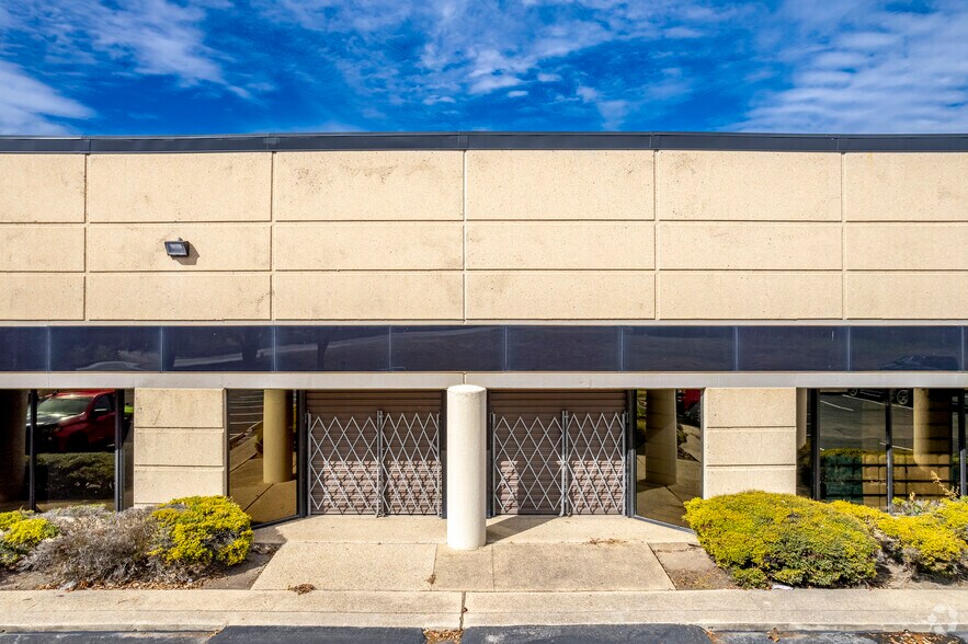 More Photos Of 5600-5624 Randolph Blvd, San Antonio Unknown For Lease