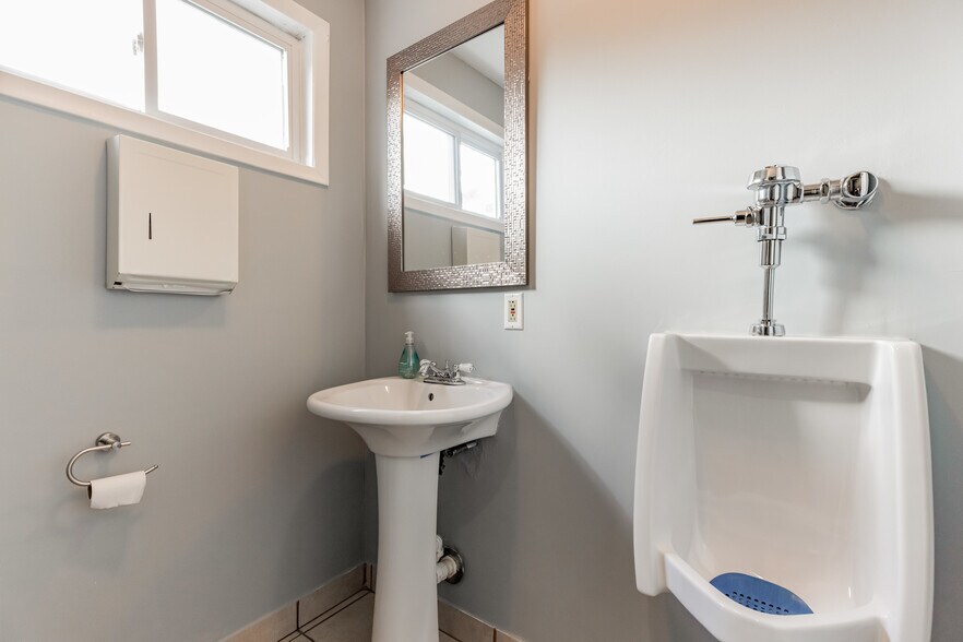 More Photos Of 116 White Horse Pike, Chesilhurst Freestanding For Sale