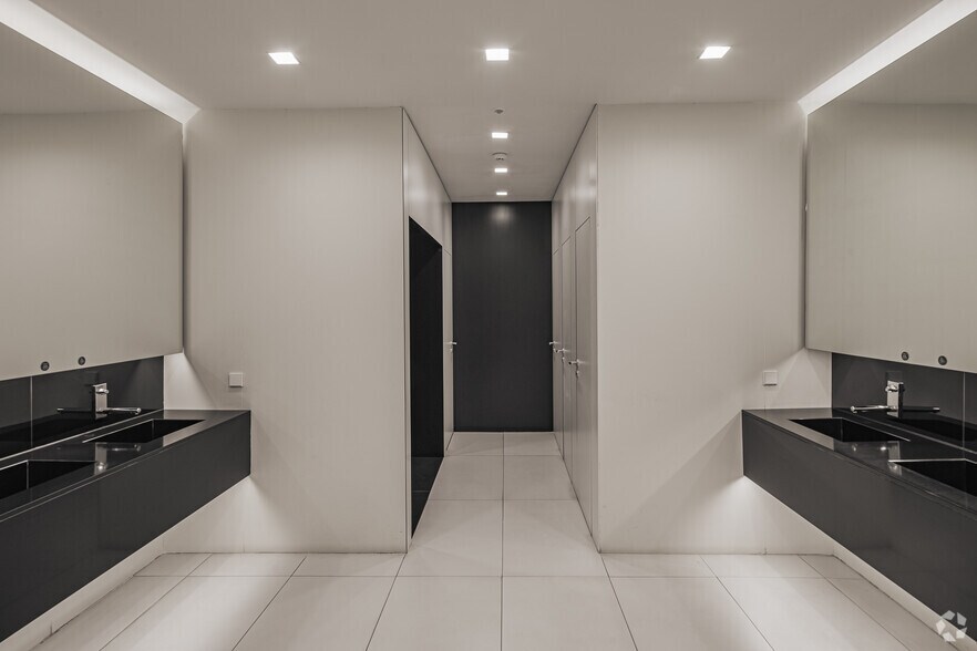 More Photos Of 1 Calle Vía de los Poblados, Madrid Coworking Space