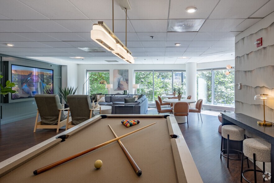 More Photos Of 300 N Canal St, Chicago Apartments For Sale