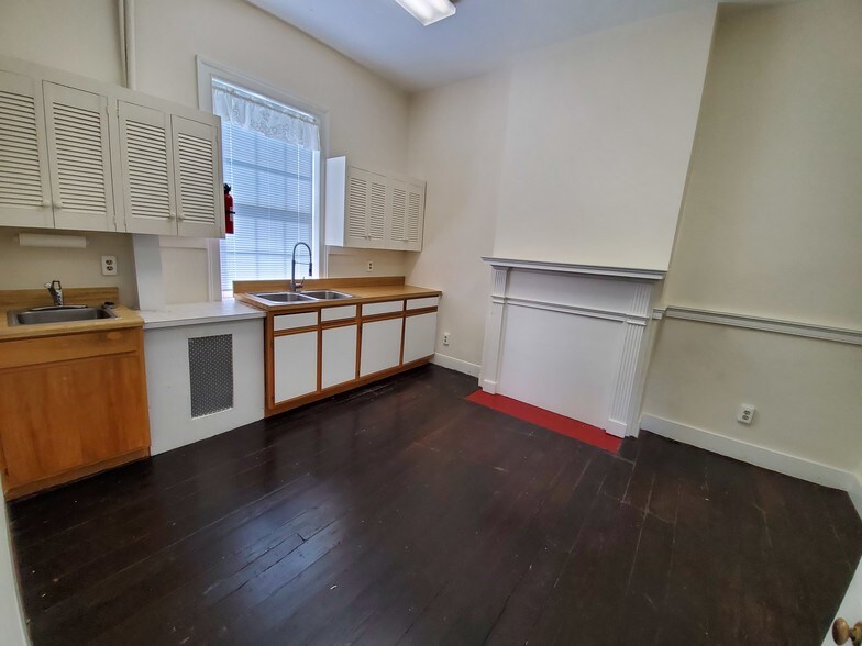 More Photos Of 50 Culpeper St, Warrenton Office Residential For Sale