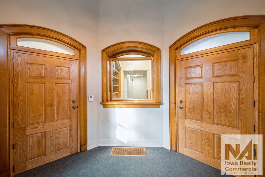 More Photos Of 100 E 1st St, Anamosa Specialty For Sale