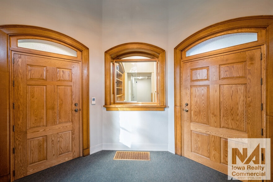 More Photos Of 100 E 1st St, Anamosa Schools For Sale