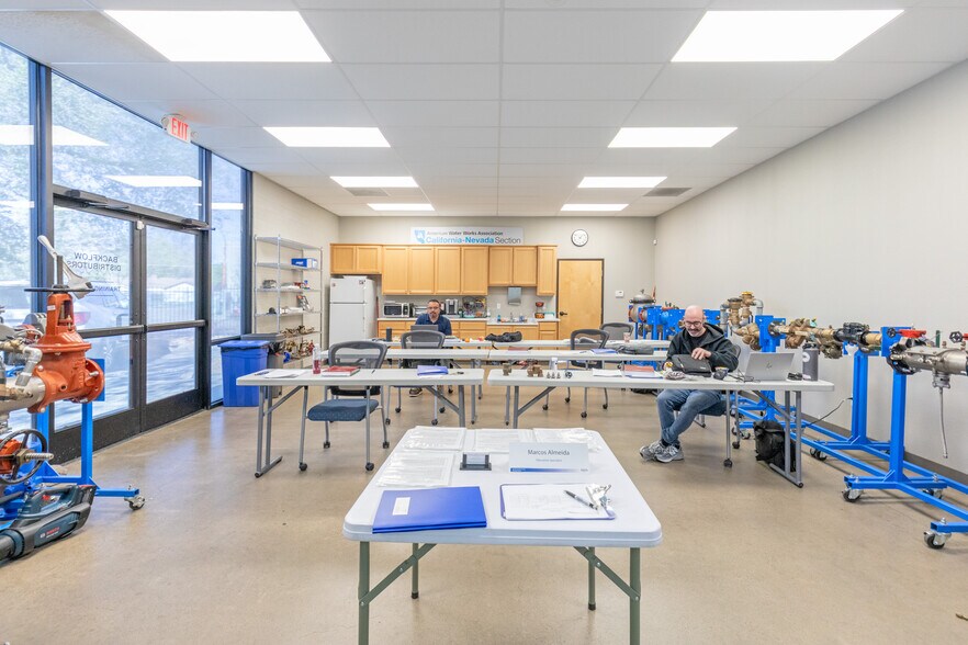 More Photos Of 6400 Elvas Ave, Sacramento Freestanding For Sale