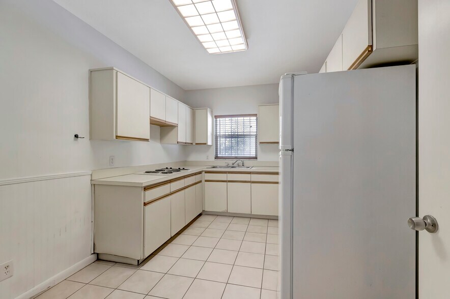 More Photos Of 6948 W Mohawk Ave, Tampa Office For Lease