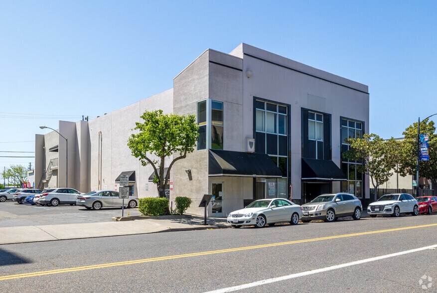 More Photos Of 817-819 10th St, Modesto Office For Lease