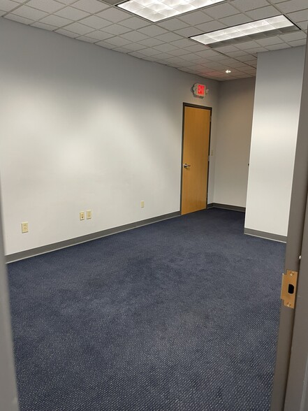 More Photos Of 1735 Central Ave, Albany Office For Sale