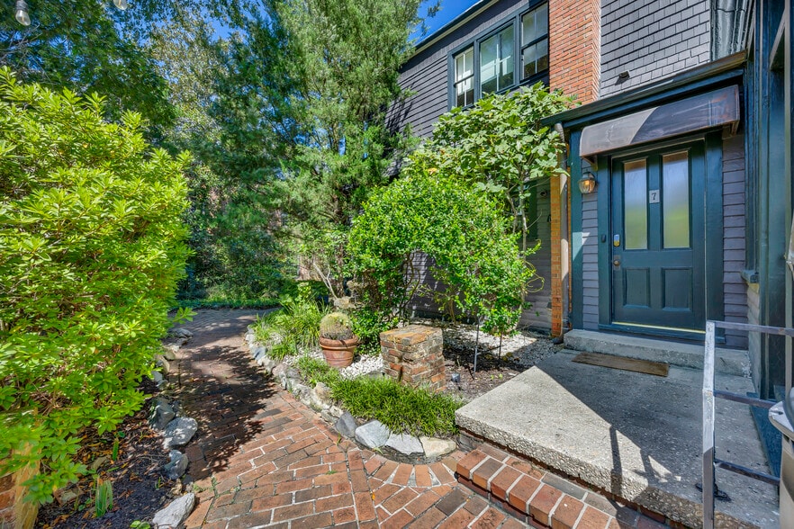 More Photos Of 118 S 4th St, Wilmington Hospitality For Sale