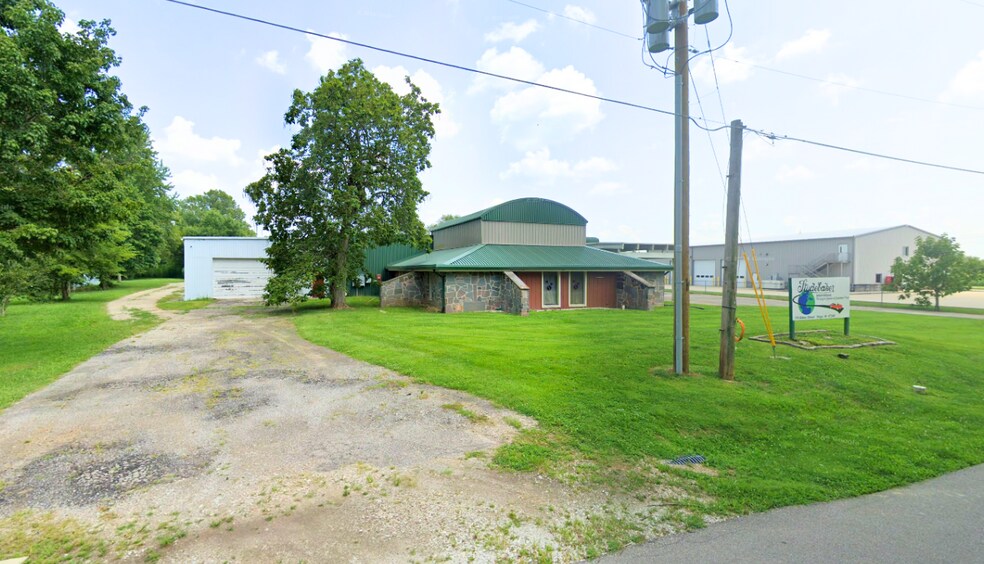 More Photos Of 111 Aiken St, Hope Light Distribution For Lease