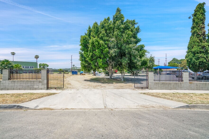 More Photos Of 109 S Aprilia Ave, Compton Religious Facility For Sale