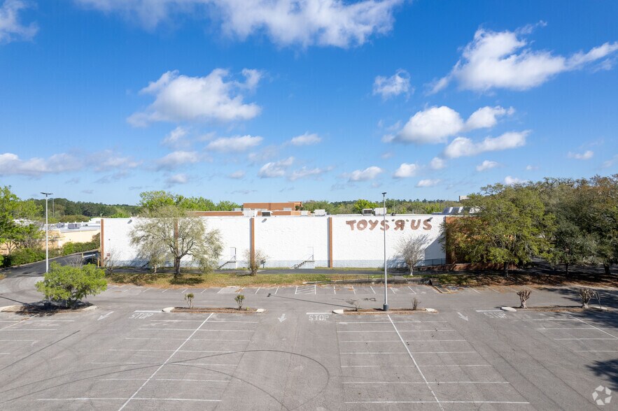 More Photos Of 6711 W Newberry Rd, Gainesville Department Store For Sale