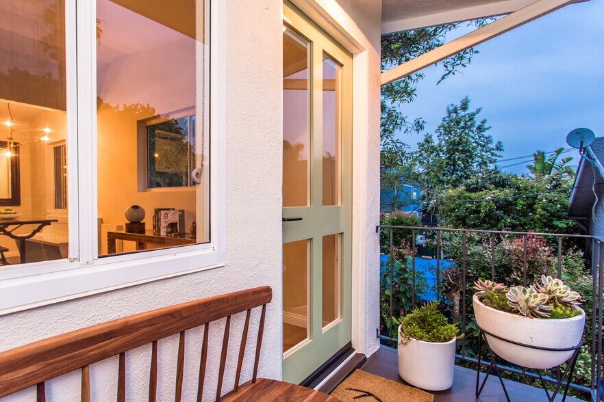 More Photos Of 705 6th Ave, Venice Apartments For Sale