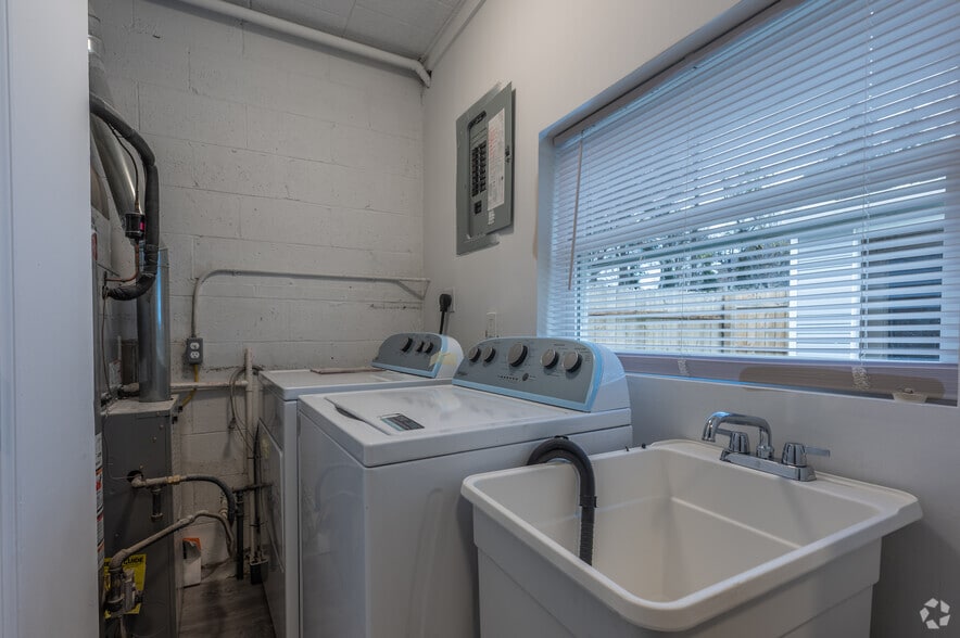 More Photos Of 2215 Aurora Dr, Pittsburgh Apartments For Sale