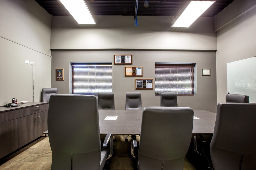 More Photos Of 127 E Lake St, Bloomingdale Office For Lease