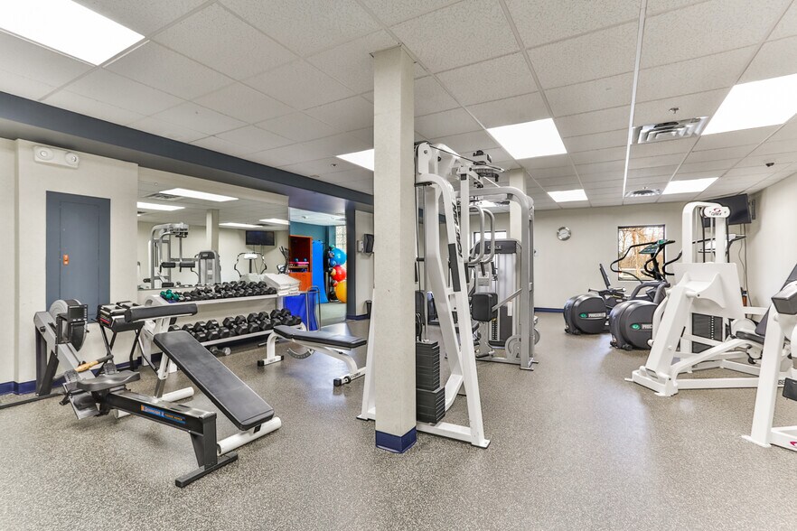 More Photos Of 153 S Main St, Newtown Medical For Lease