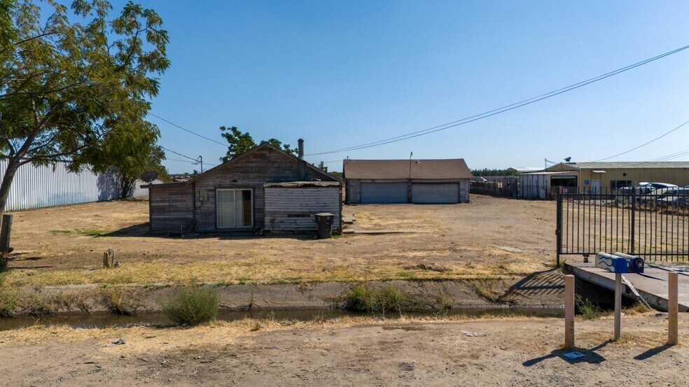 More Photos Of 1250 E Childs Ave, Merced Auto Salvage Facility For Sale