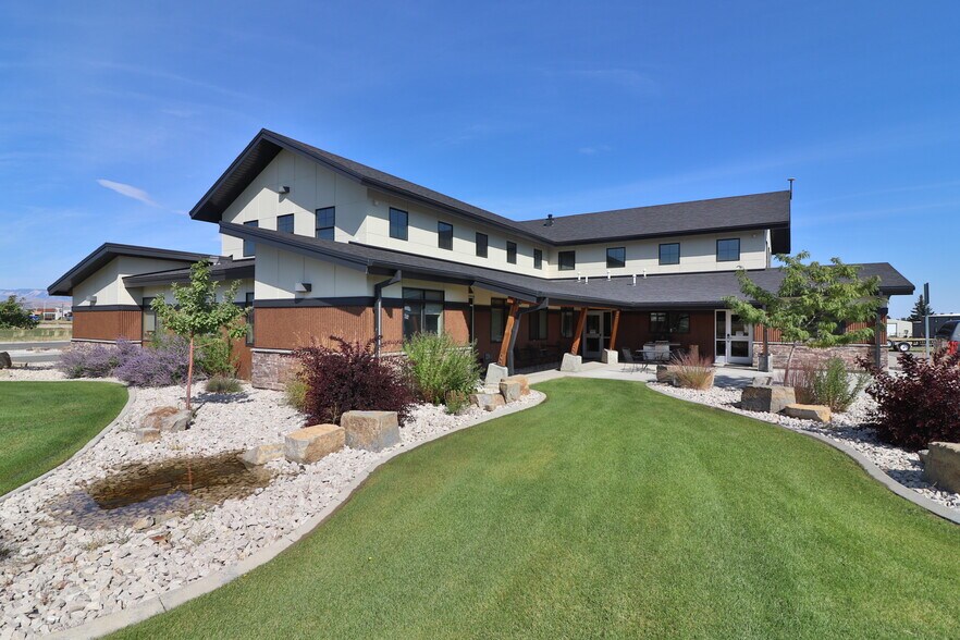 More Photos Of 502 33rd St, Cody Medical For Sale